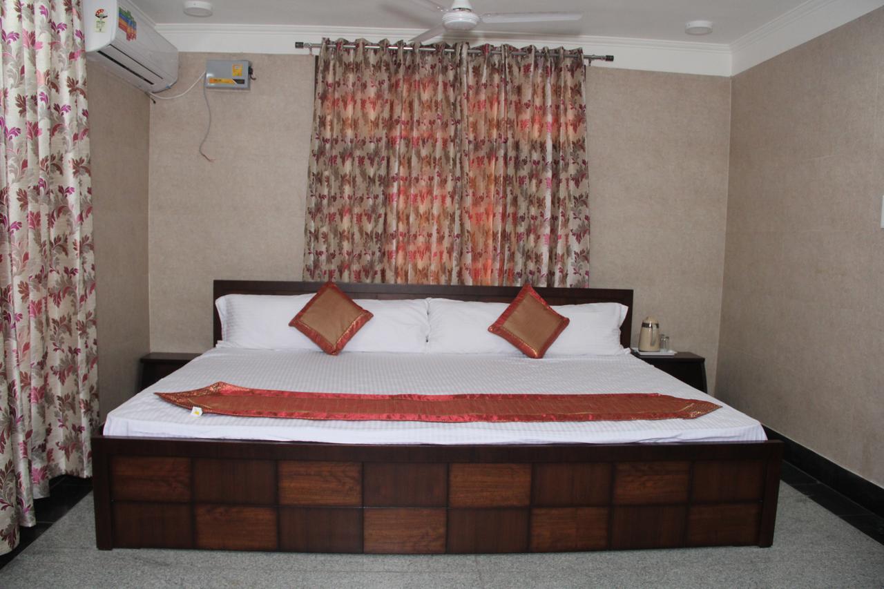 Hotel Silk Haldwāni 외부 사진
