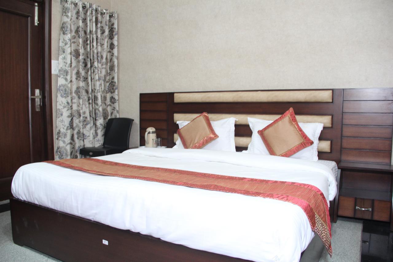Hotel Silk Haldwāni 외부 사진